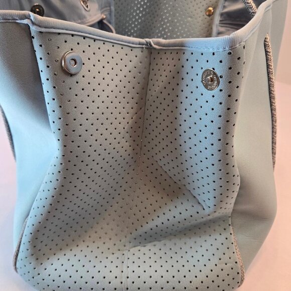 QOGiR Neoprene Multipurpose Gym Bag Tote with Inner Zipper Pockets -Light Blue - Picture 11 of 14